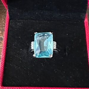 Elegant Silver and Blue Gemstone Ring